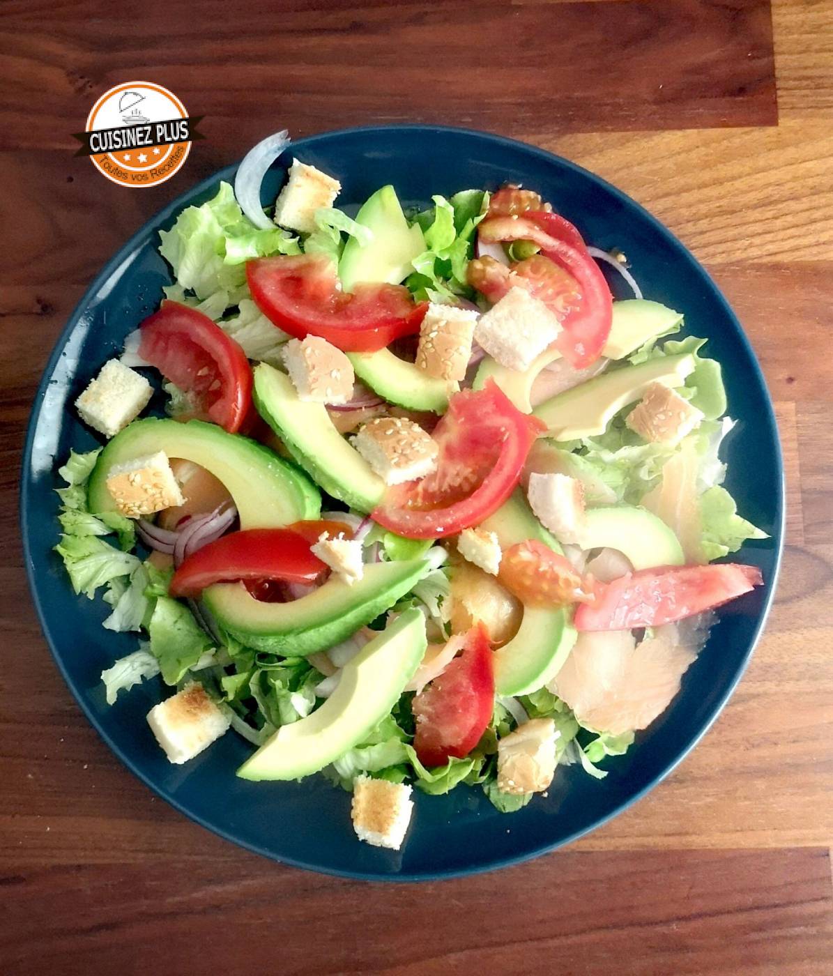 photo de Salade de saumon fumé et croutons de bagels