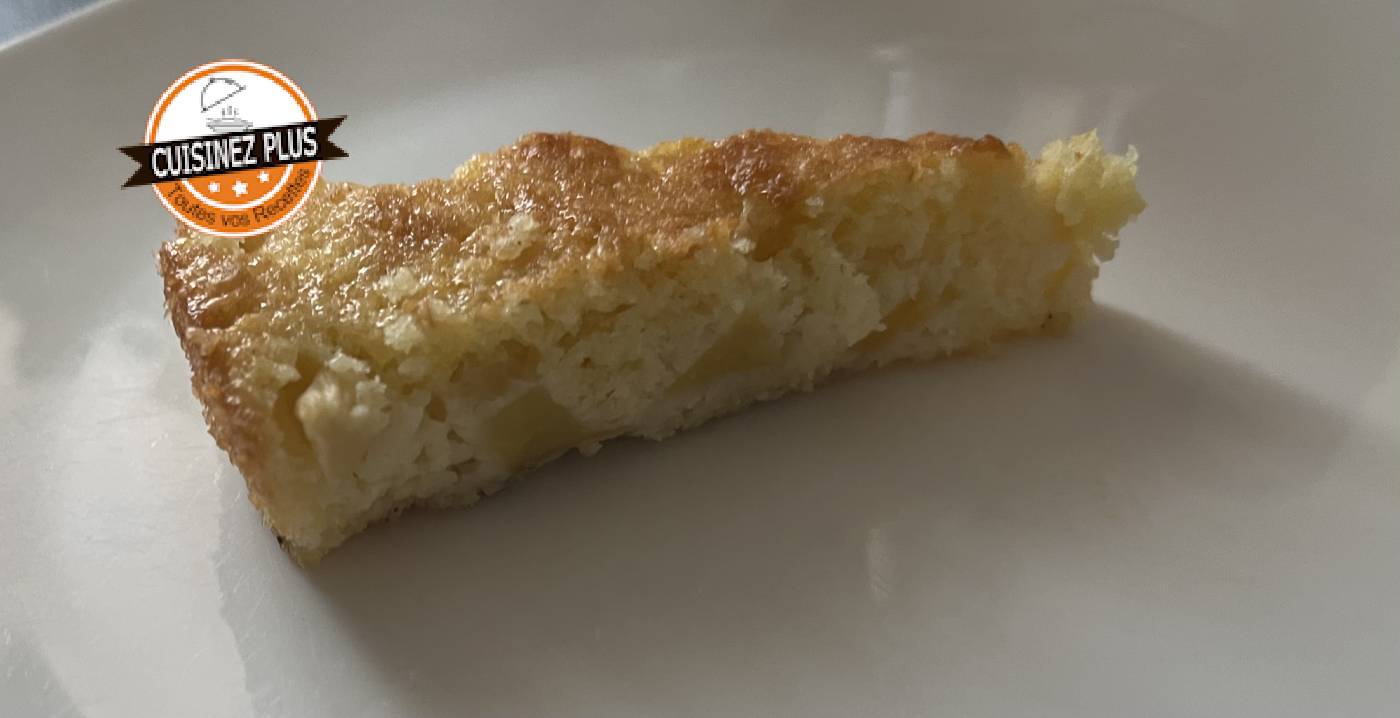 photo de Gâteau aux pommes avec morceaux de pommes